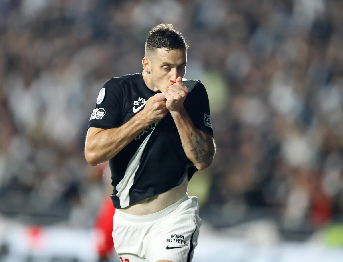 Um jogo, um gol: Bruno Duarte cumpre meta na estreia em São Januário e ganha moral no Vasco