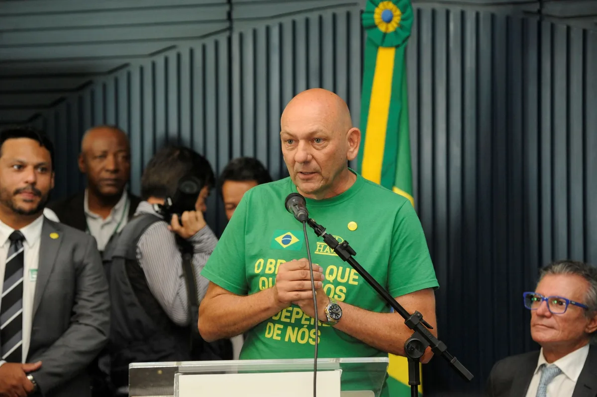 Justiça do Trabalho proíbe Luciano Hang de fazer discurso político na Havan