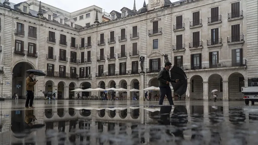 Llega un gran cambio de tiempo a España: Aemet advierte de que habrá chubascos y tormentas en estas zonas