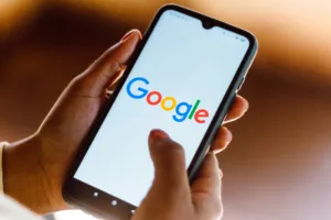 Google deve restabelecer conta de promotor suspensa automaticamente
