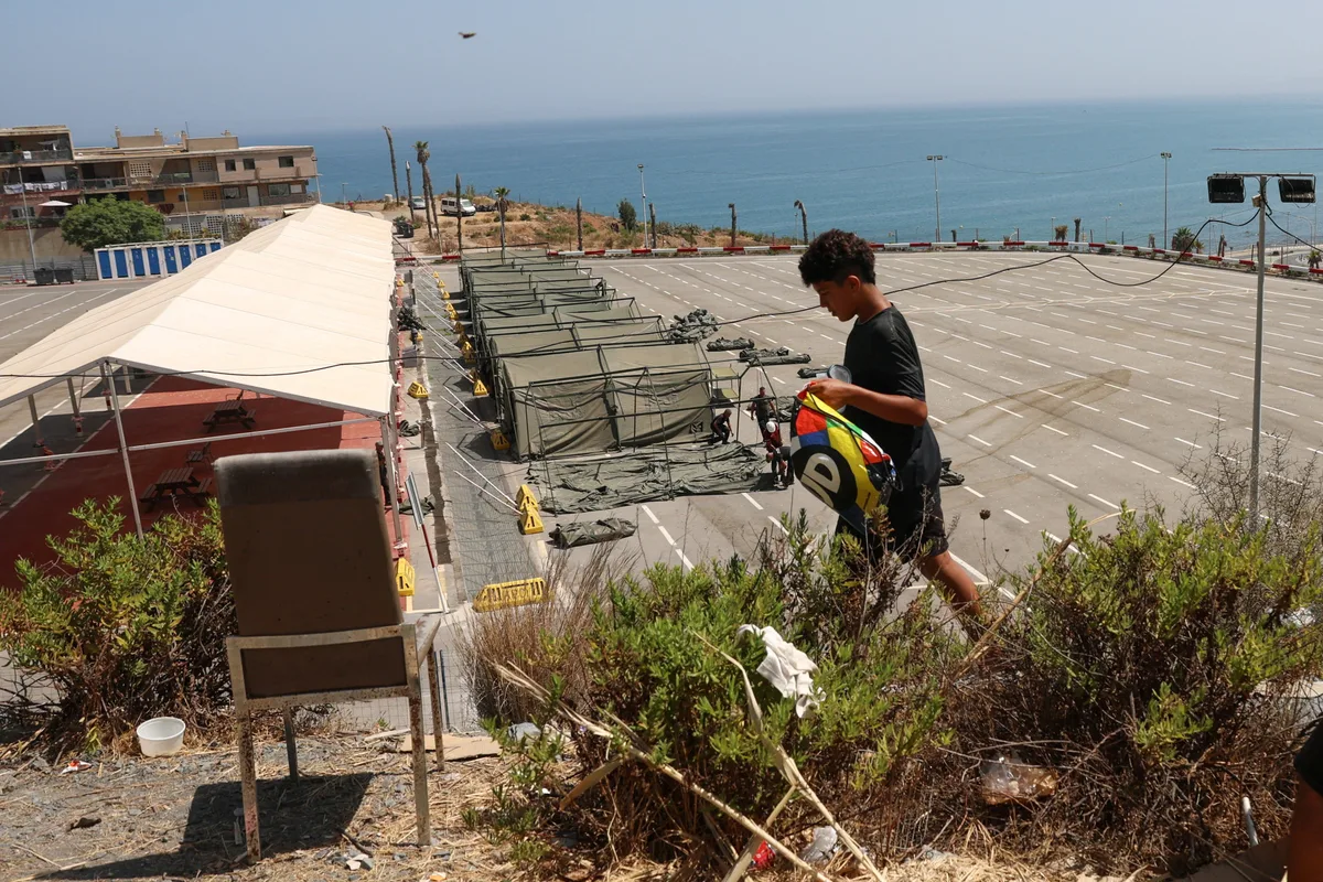 Ceuta y el Gobierno central activan un plan urgente para trasladar a 500 niñas migrantes desde Ceuta a la Península