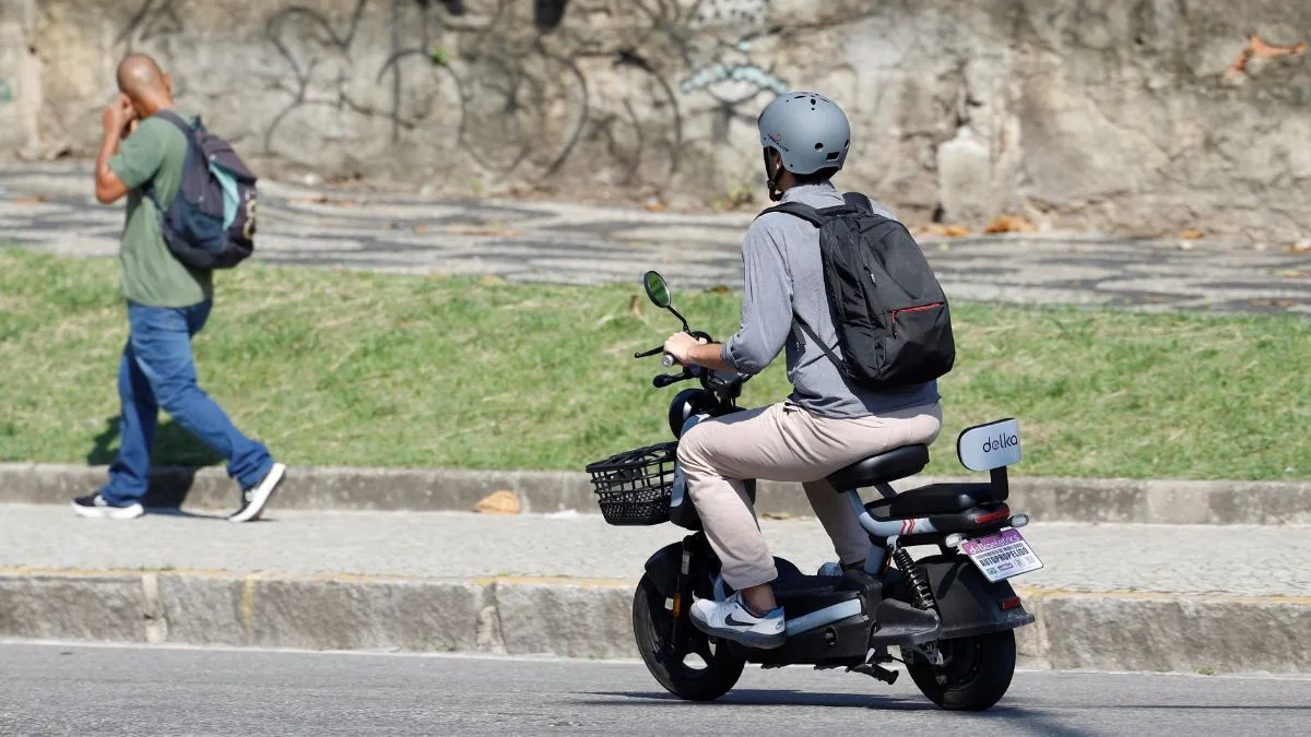 Novas regras para bicicletas elétricas e patinetes começam a valer em São Paulo; veja o que muda
