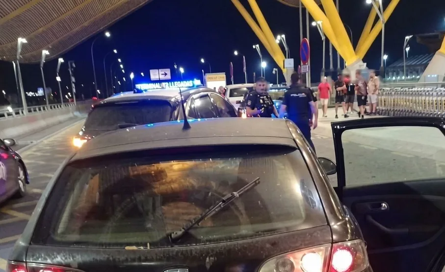 Tres detenidos tras una persecución desde la Cañada Real hasta la Terminal 4 de Barajas con una caja fuerte robada