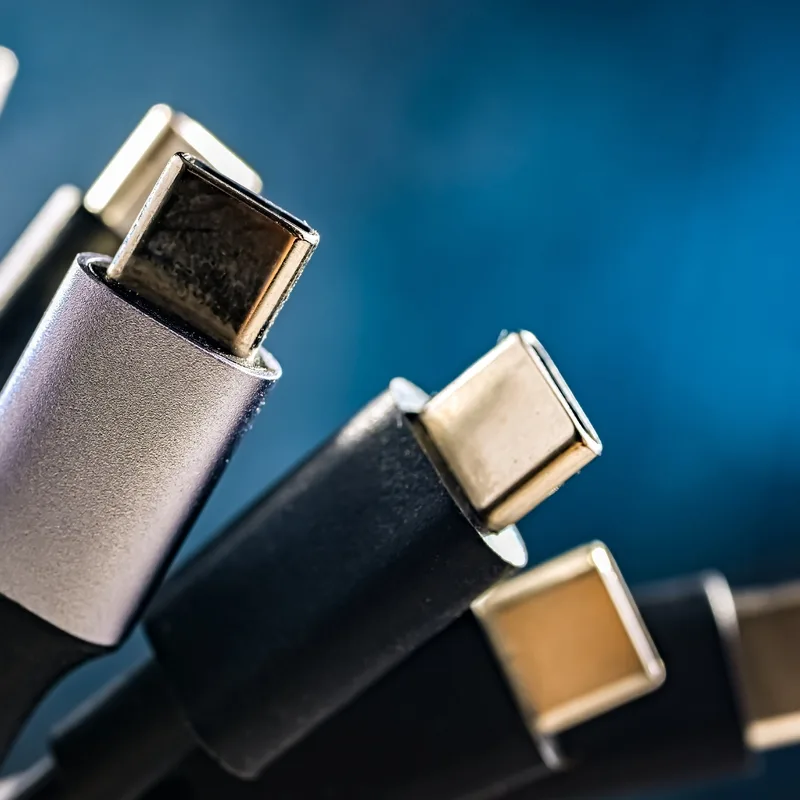 Actualité : L'enfer des câbles : comment l'USB-C a tué nos tiroirs de la honte (et un peu de notre nostalgie)