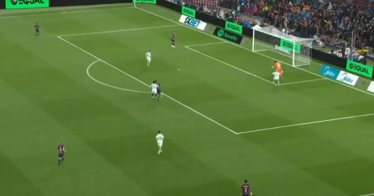 Entró por una insólita lesión y se mandó un blooper: el error de Szczesny en la goleada del Barcelona