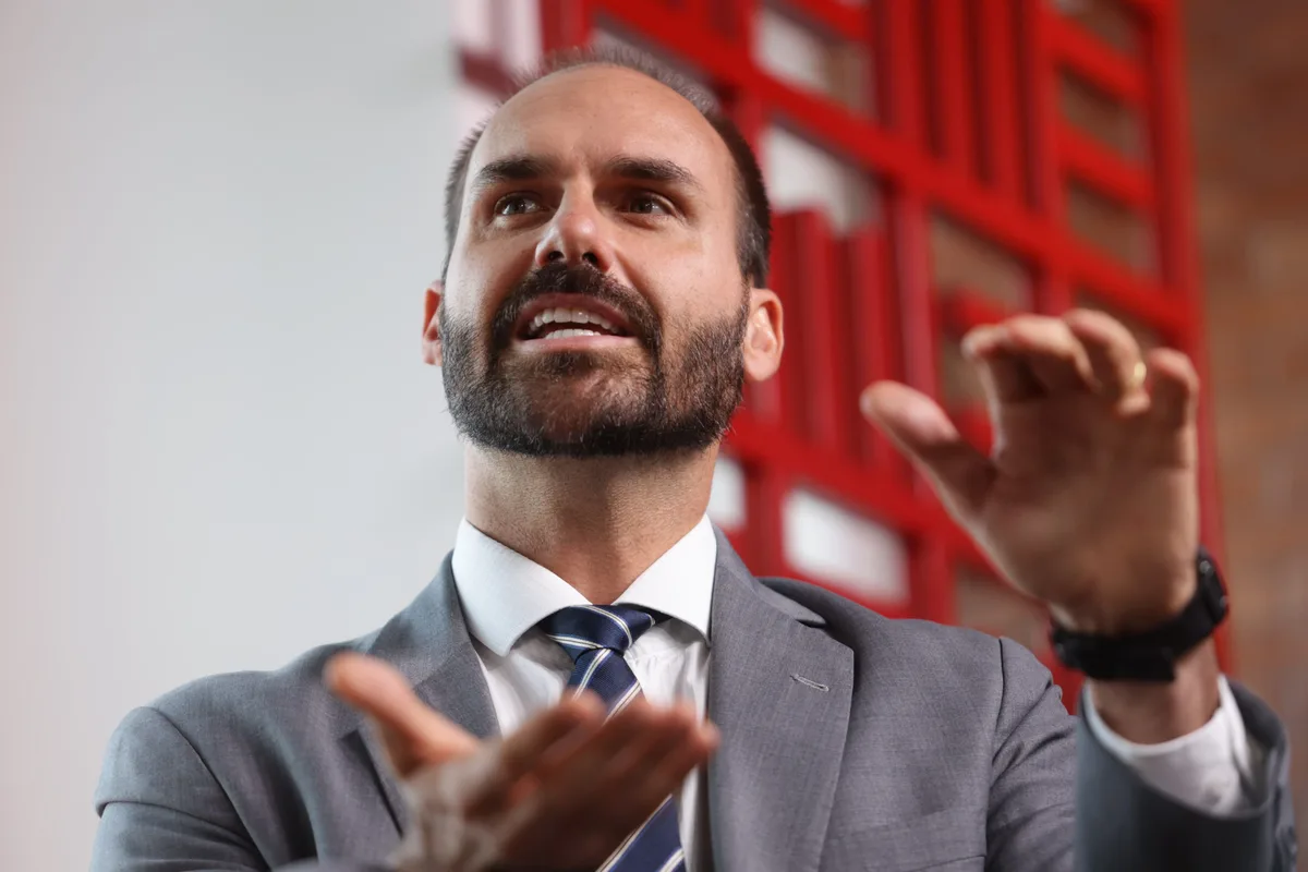 TSE determina que Eduardo Bolsonaro remova post sobre integridade das urnas