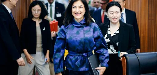 Katherina Reiche: Rätselhafter Schmusekurs mit China