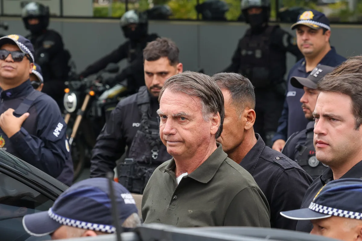 Moraes autoriza Bolsonaro a receber 10 convidados para aniversário da filha
