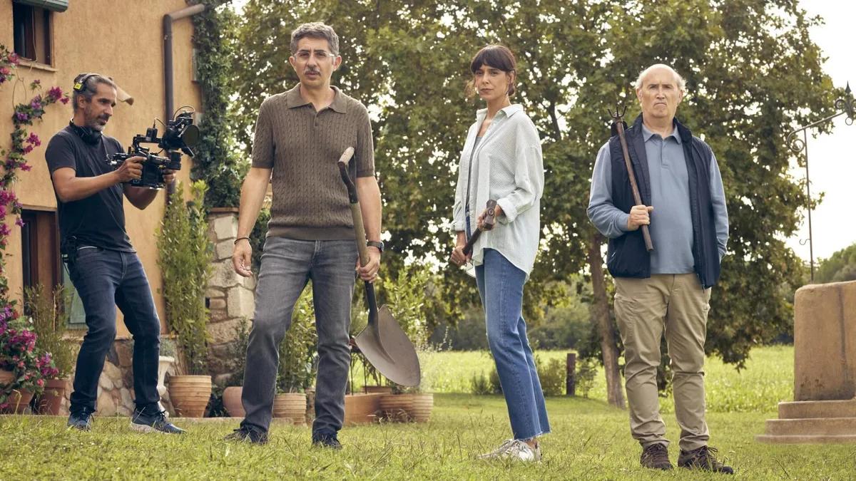 Berto Romero rompe todos los moldes con la comedia negra más inesperada del cine español reciente: una historia de ciencia ficción sobre bucles temporales