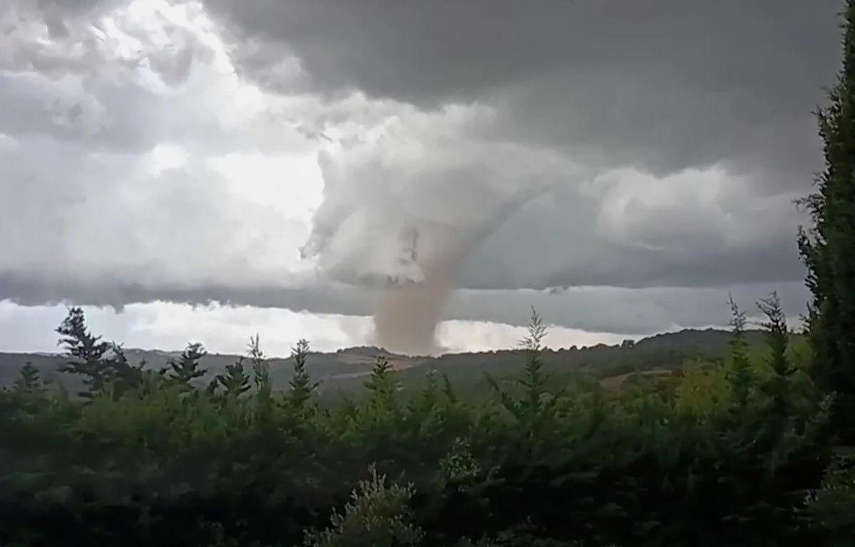 Les images apocalyptiques de la tornade qui a ravagé le village de Pomas, dans l’Aude