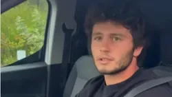 VÍDEO: João Neves chega ao centro de treinos do PSG de... carrinha