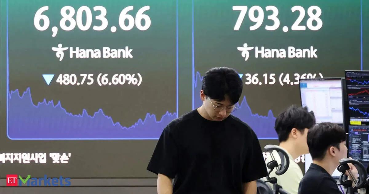 Global Market Today: Asian stocks edge higher, oil extends losses