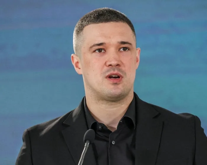 Ukraine’s dismissed defence minister calls for wartime presidential election