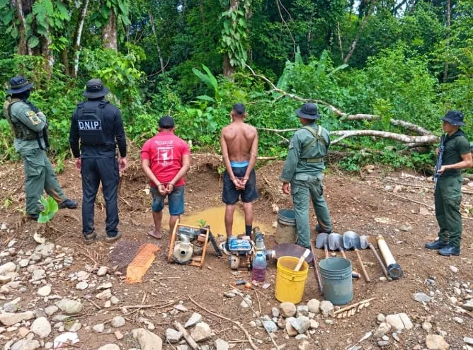 En Panamá dos personas fueron aprehendidas mientras realizaban labores de minería ilegal en el Parque Nacional Chagres