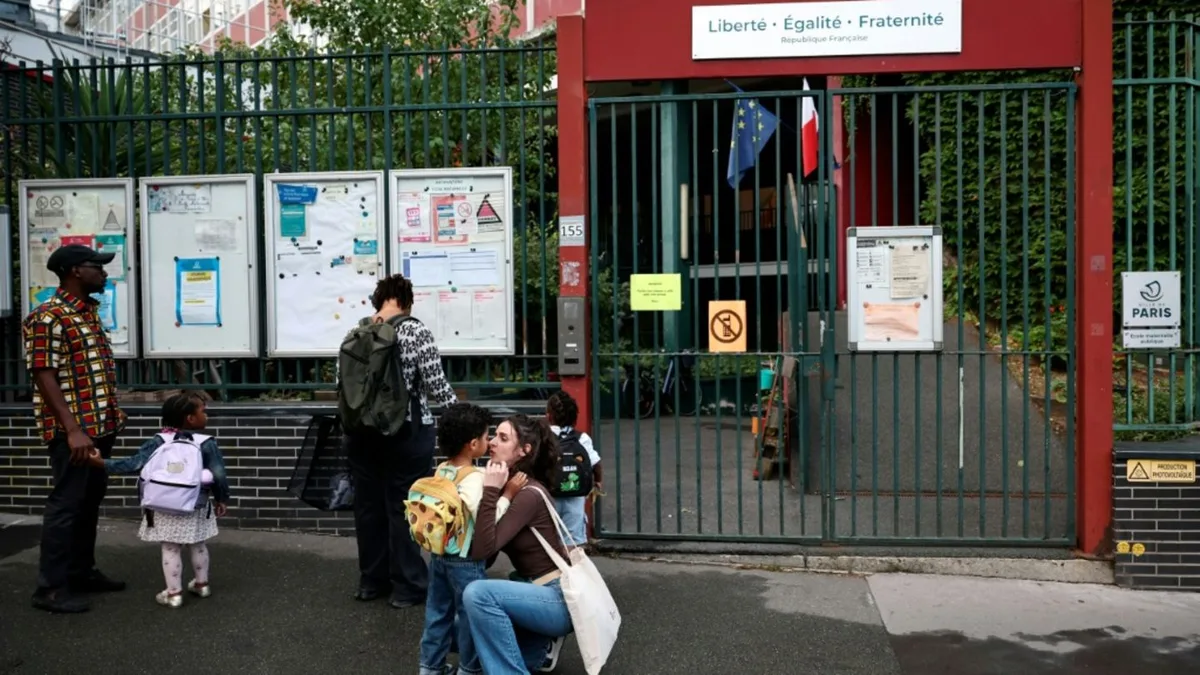 Schulbeginn in Frankreich: Handyverbot auf Oberstufe ausgeweitet