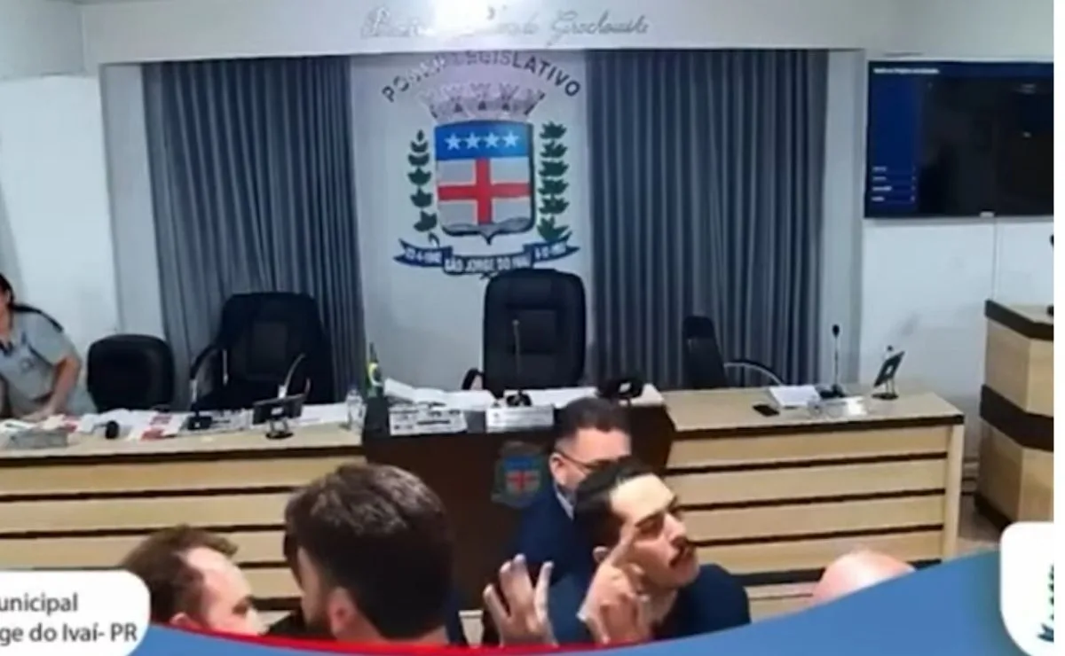 Ânimos exaltados! Sessão de Vereadores de São Jorge do Ivaí termina em confusão após discussão entre presidente e vereador; veja vídeo