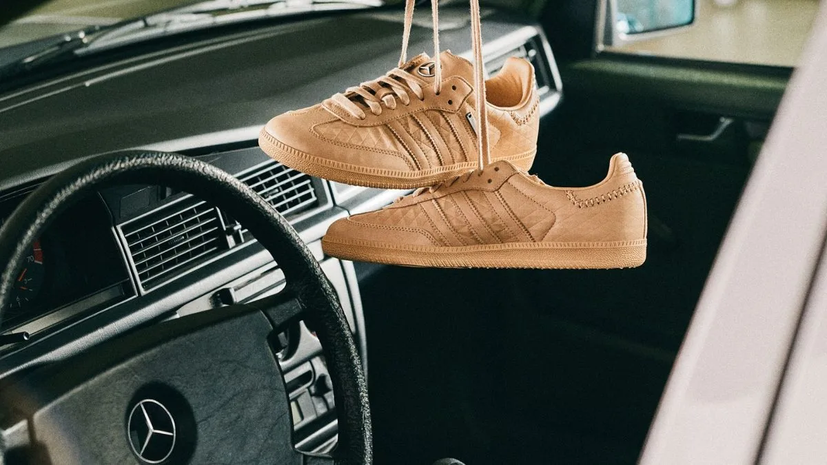 Adidas Samba ganha detalhe inspirado no interior de carro de luxo da Mercedes-Benz