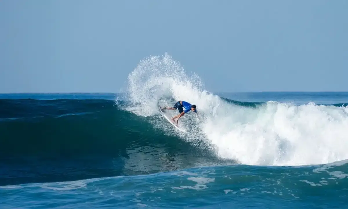 Brasil tem três semifinalistas no Mundial Júnior de Surfe em El Salvador