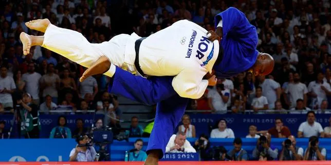 Teddy Riner, absent des Mondiaux de judo, gère sa « course contre la montre » vers les Jeux de Los Angeles 2028