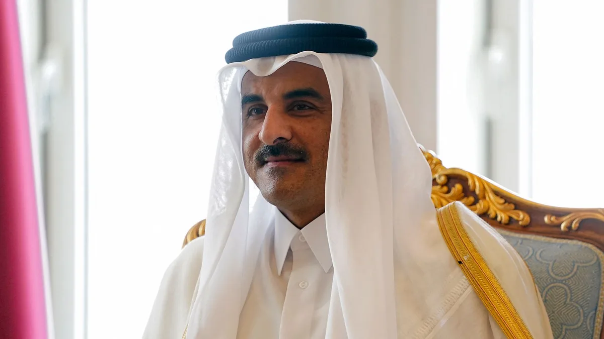 El emir de Catar abandona Mallorca tras ocho días de lujo, yates y vida privada: así ha sido su estancia en España