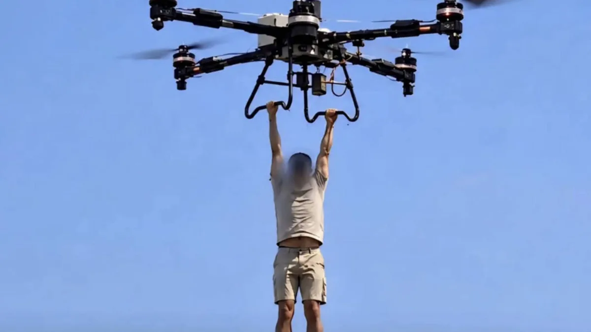 Un preso intenta fugarse de la cárcel colgado de un dron gigante