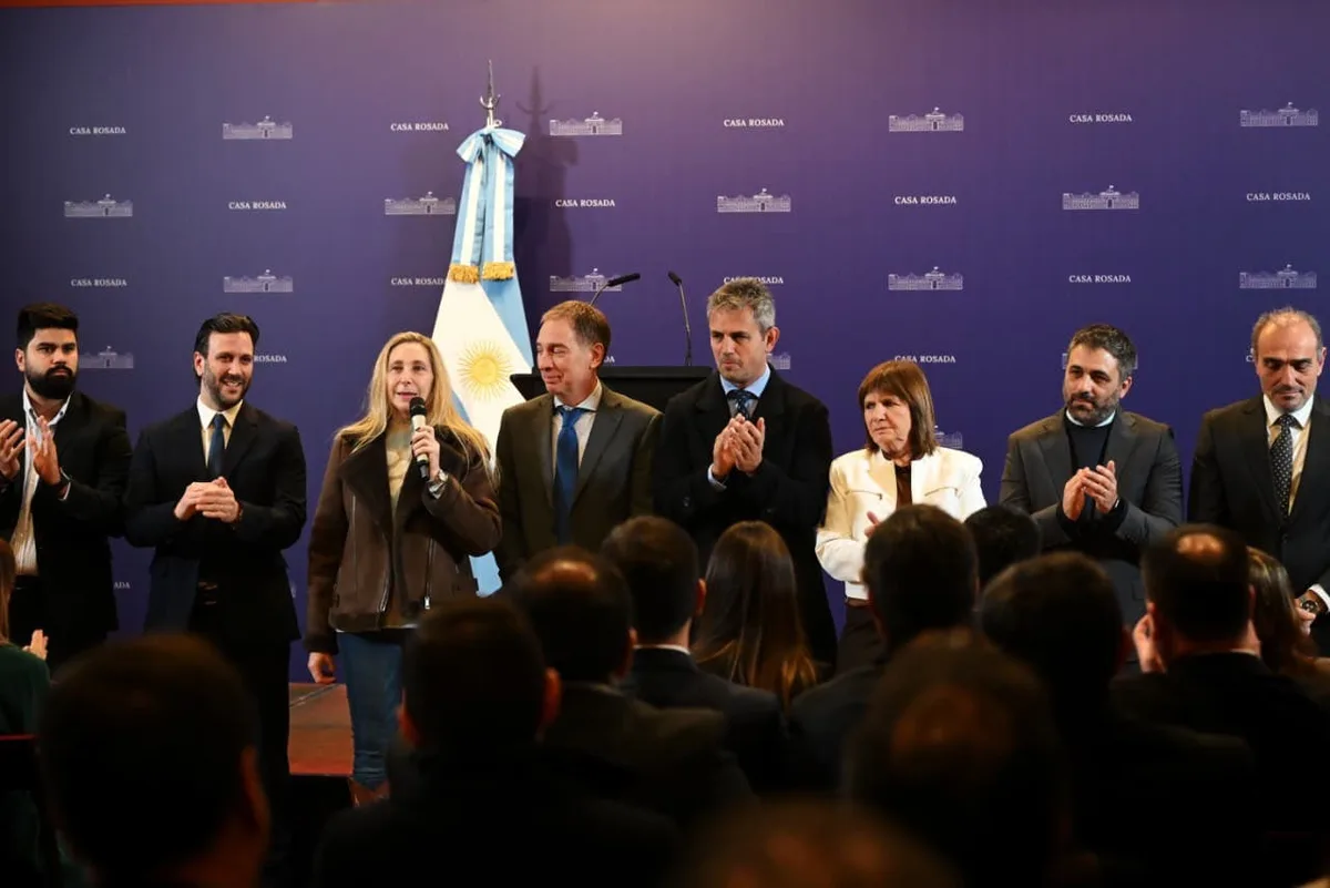 El Gobierno descuenta la unidad del peronismo en 2027, negocia con el PRO y sigue de cerca a los outsiders