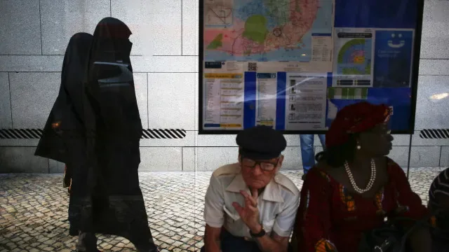 "Lei das burcas" entra hoje em vigor (e prevê coimas até três mil euros)