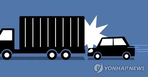 서부내륙고속도로서 25t 트레일러 추돌한 승용차 운전자 숨져
