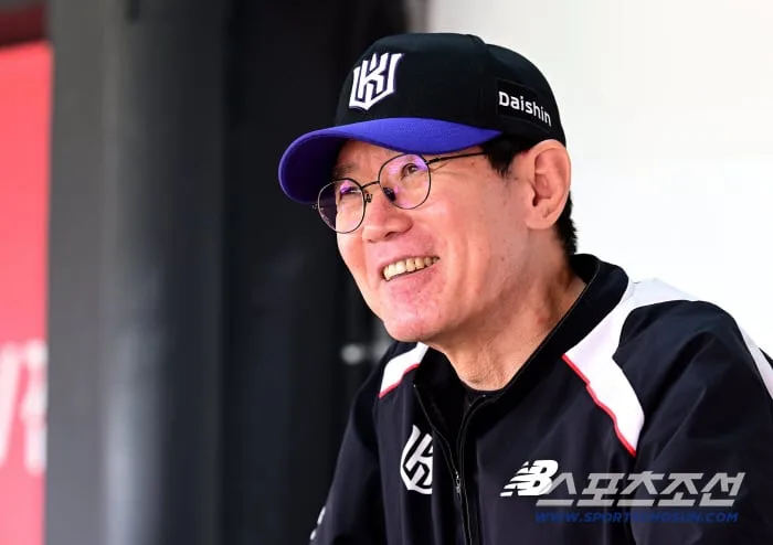 "KBO 역대 최고 대우" 3년 총액 34억원! KT, '강철매직'과 2029년까지 11년 동행 확정 [공식입장]
