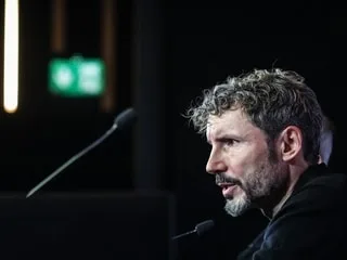 Mark van Bommel, nouveau sélectionneur de la Belgique, dévoile sa première liste avec deux nouveaux