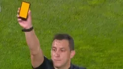 VÍDEO: Uruguai estreia cartões virtuais em jogo oficial