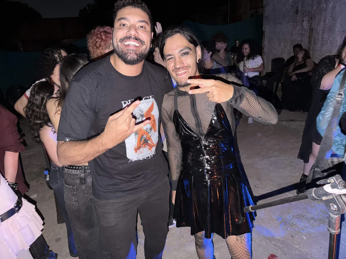 Nos fundos de pub no Centro, galera faz roda punk com som autoral