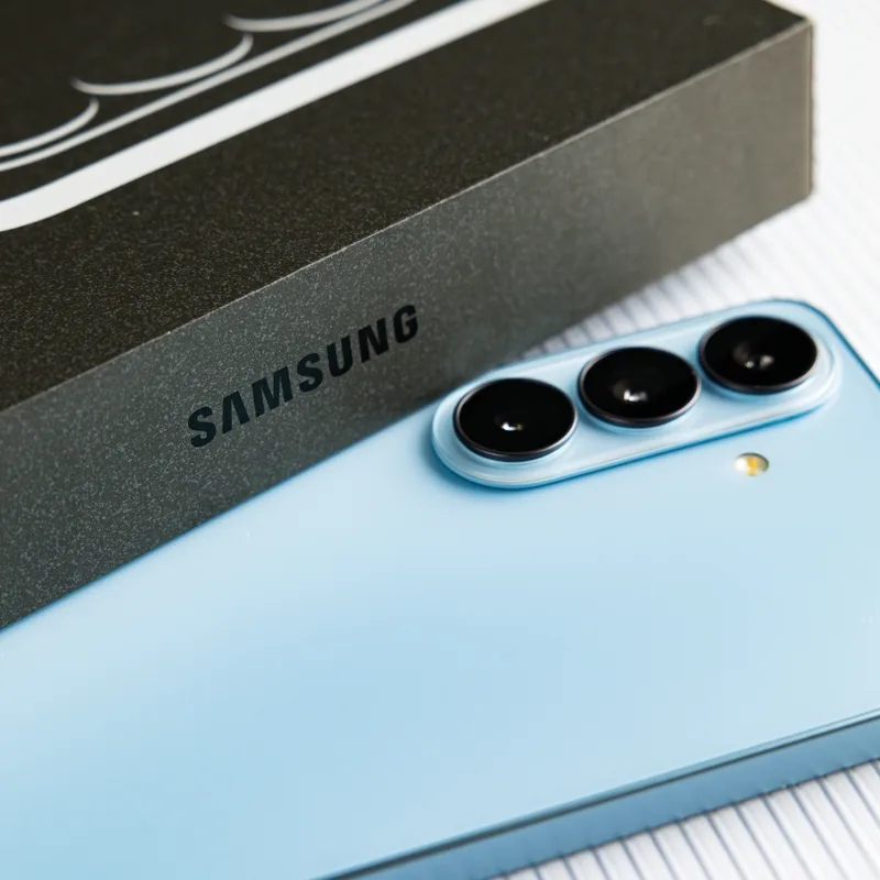Actualité : Galaxy S27 : les futurs smartphones de Samsung pourraient piquer aux Google Pixel leur meilleur atout design