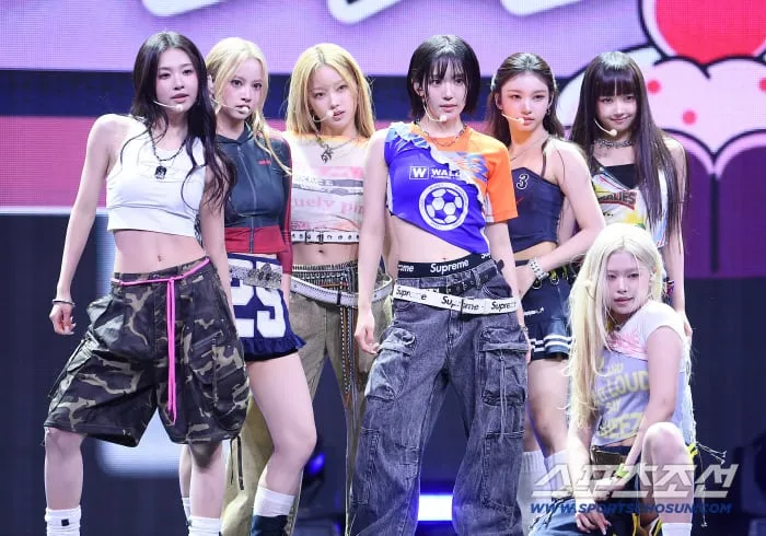 'JYP 신인' 아워벌스데이 "롤모델? 한 팀만 꼽기 어려운데…엔믹스 감사, 트와이스 보고 꿈 꿔"