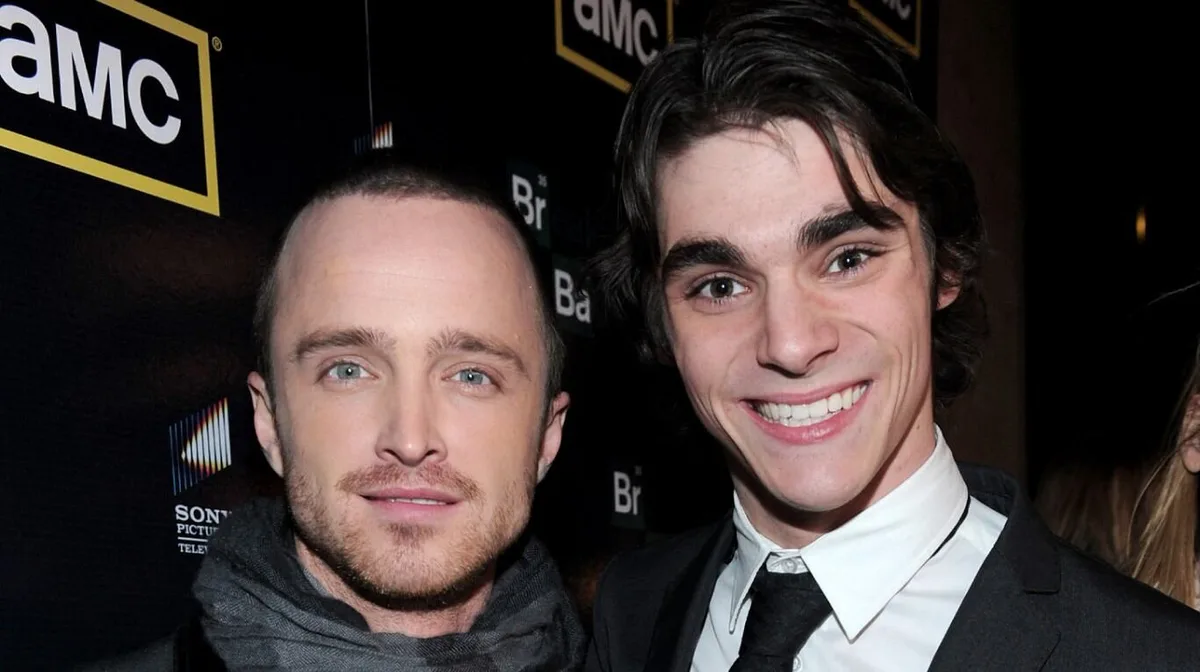El conmovedor mensaje de Aaron Paul, protagonista de “Breaking Bad”, tras la muerte de RJ Mitte: “Eras como Superman”