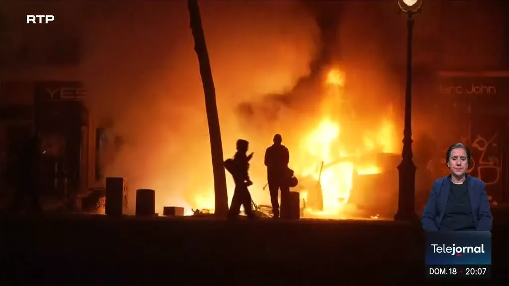 Dezenas de lojas pilhadas e destruídas em Paris