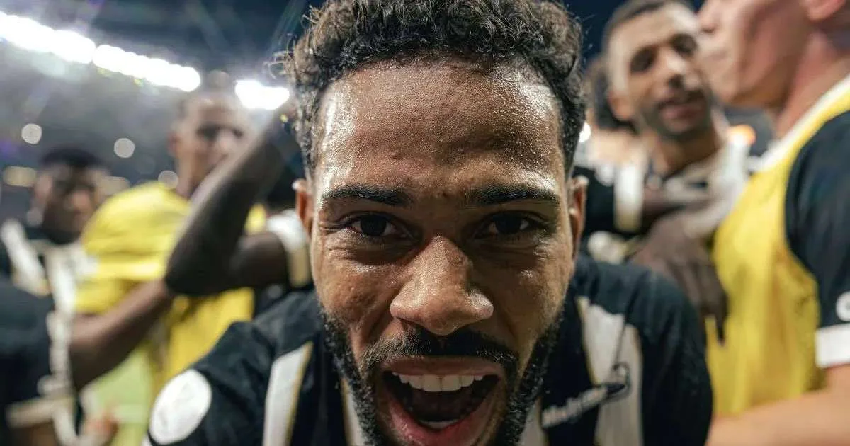 Renan Lodi é decisivo no Atlético-MG x Cruzeiro e números mostram atuação completa