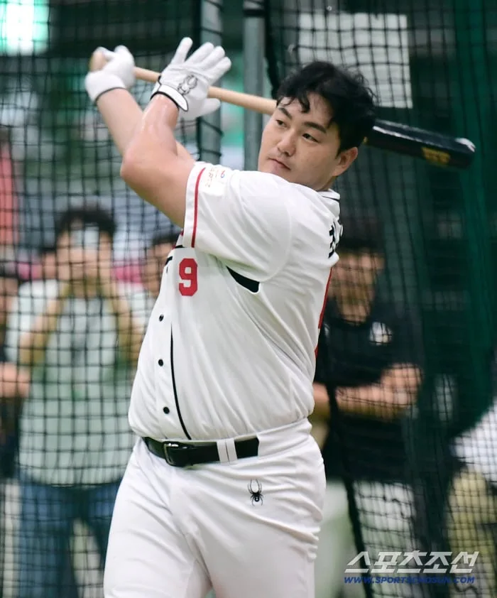 "끝까지 함께 하겠다" 드래프트 1R 유력, 'ML 67홈런' 거포의 의리, 최초 시민구단과 만든 아름다운 동행