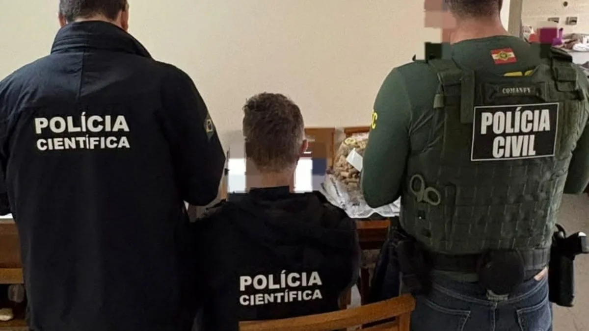 Operação internacional prende homem em flagrante suspeito de baixar e armazenar cenas de abuso sexual infantil em SC