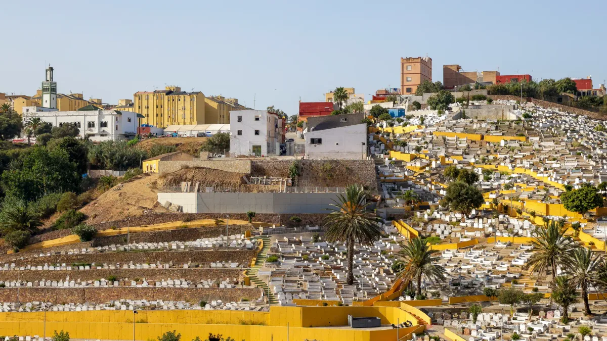 La búsqueda de desaparecidos tras el asalto masivo continúa en Ceuta: "Prefiero que esté en el hospital o en prisión a que esté muerto"