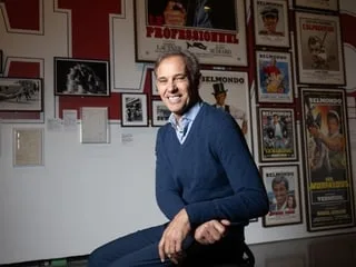 Belmondo le magnifique s’expose en grand à la Cinémathèque de Paris