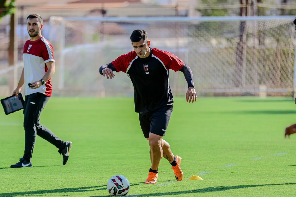 Maciel tem temporada menos titular no Botafogo-SP e vê concorrentes em alta