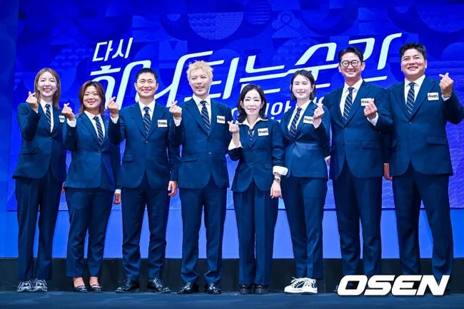 [사진]손하트 날리는 2026 아시안게임 KBS 해설위원들