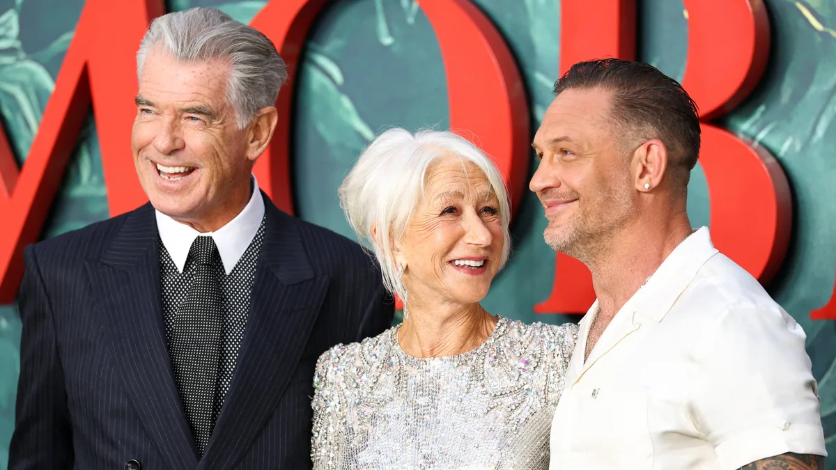 La contundente defensa de Pierce Brosnan y Helen Mirren a Tom Hardy: “Sin él, no tendríamos MobLand”
