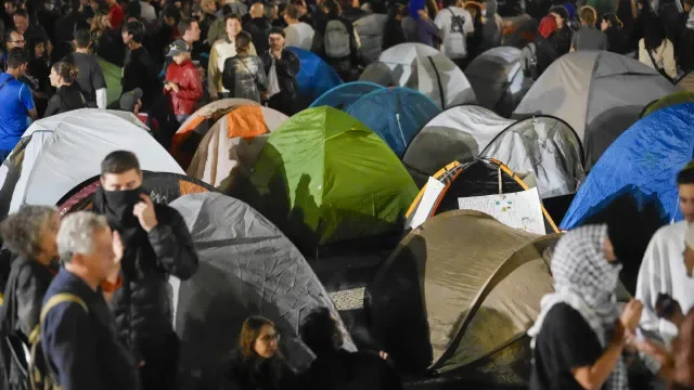 "Não dá mais? Então monta a tua tenda!" As imagens da acampada em Lisboa