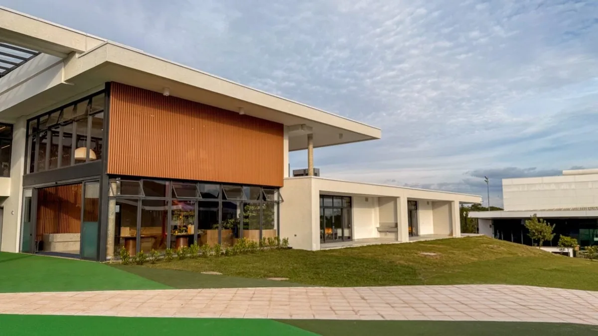 Construtora entrega ampliação de escola tradicional de Curitiba
