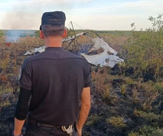 Accidente fatal en Misiones: un hombre volaba en ala delta por primera vez, chocó contra cables eléctricos y murió