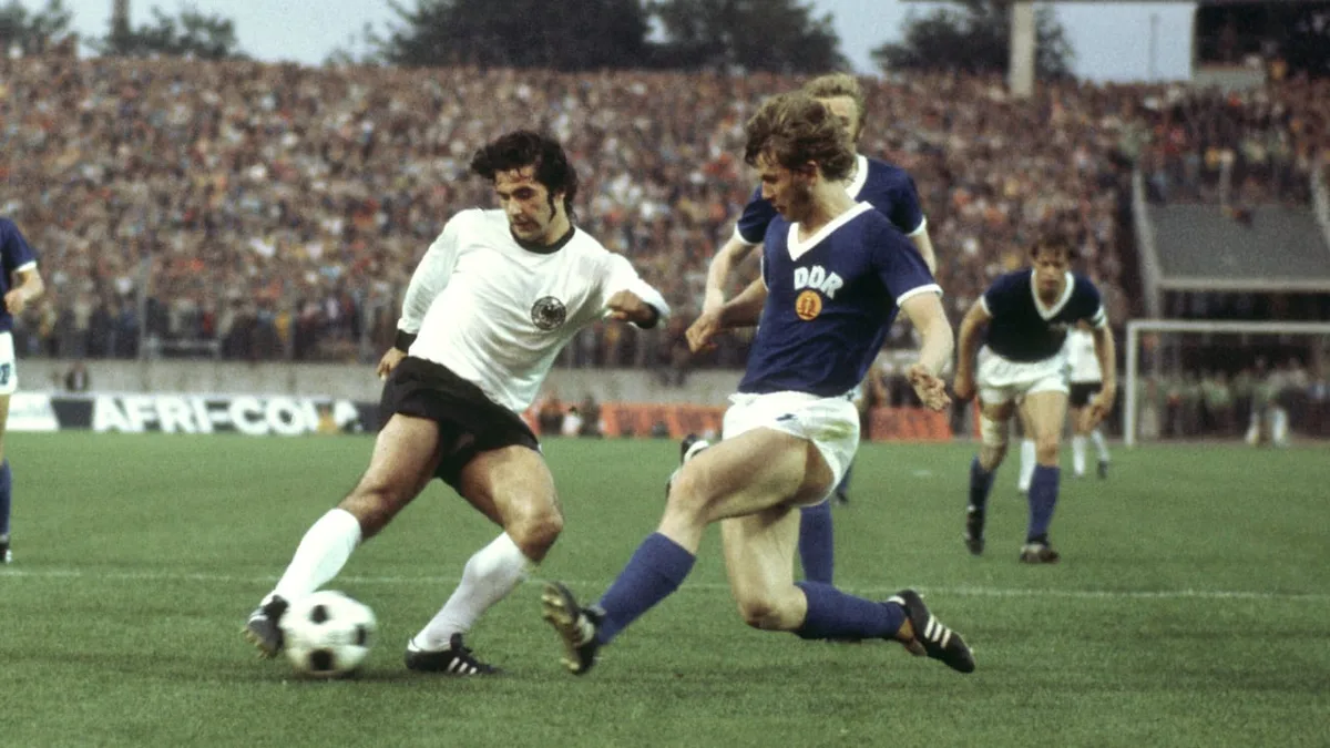 Konrad Weise wird 75 - Erst Nationalspieler, dann Profi-Debüt