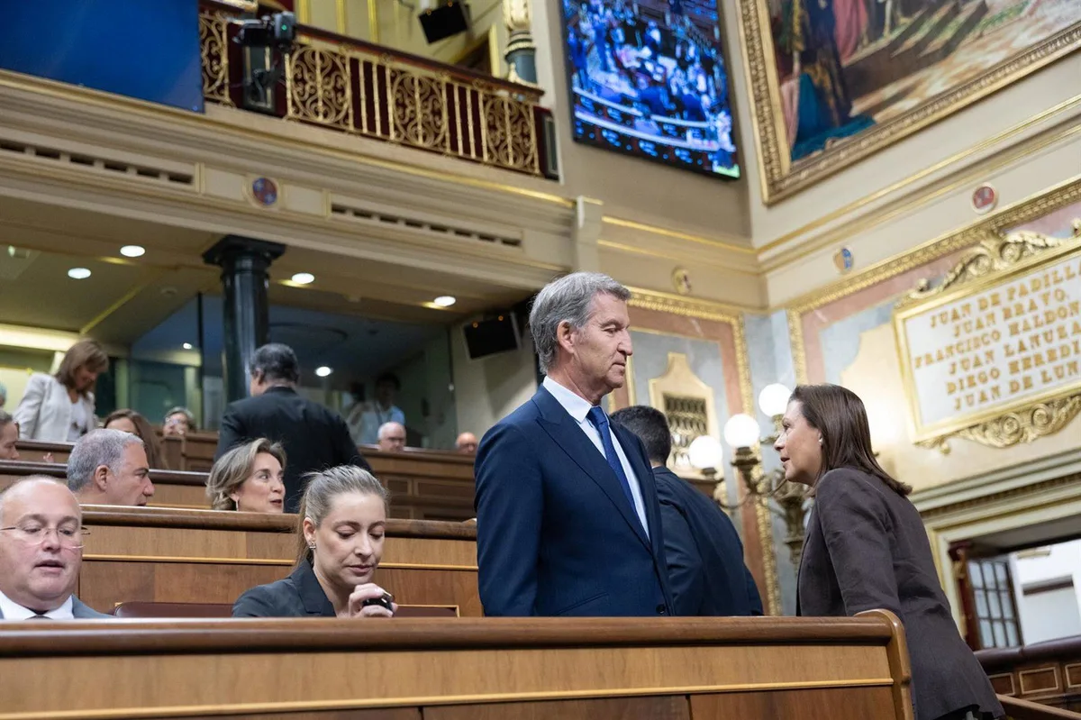 Feijóo rechaza que el gas pimienta sea un "arma" y carga contra Armengol por echar a su diputada e "inflamar" el Pleno