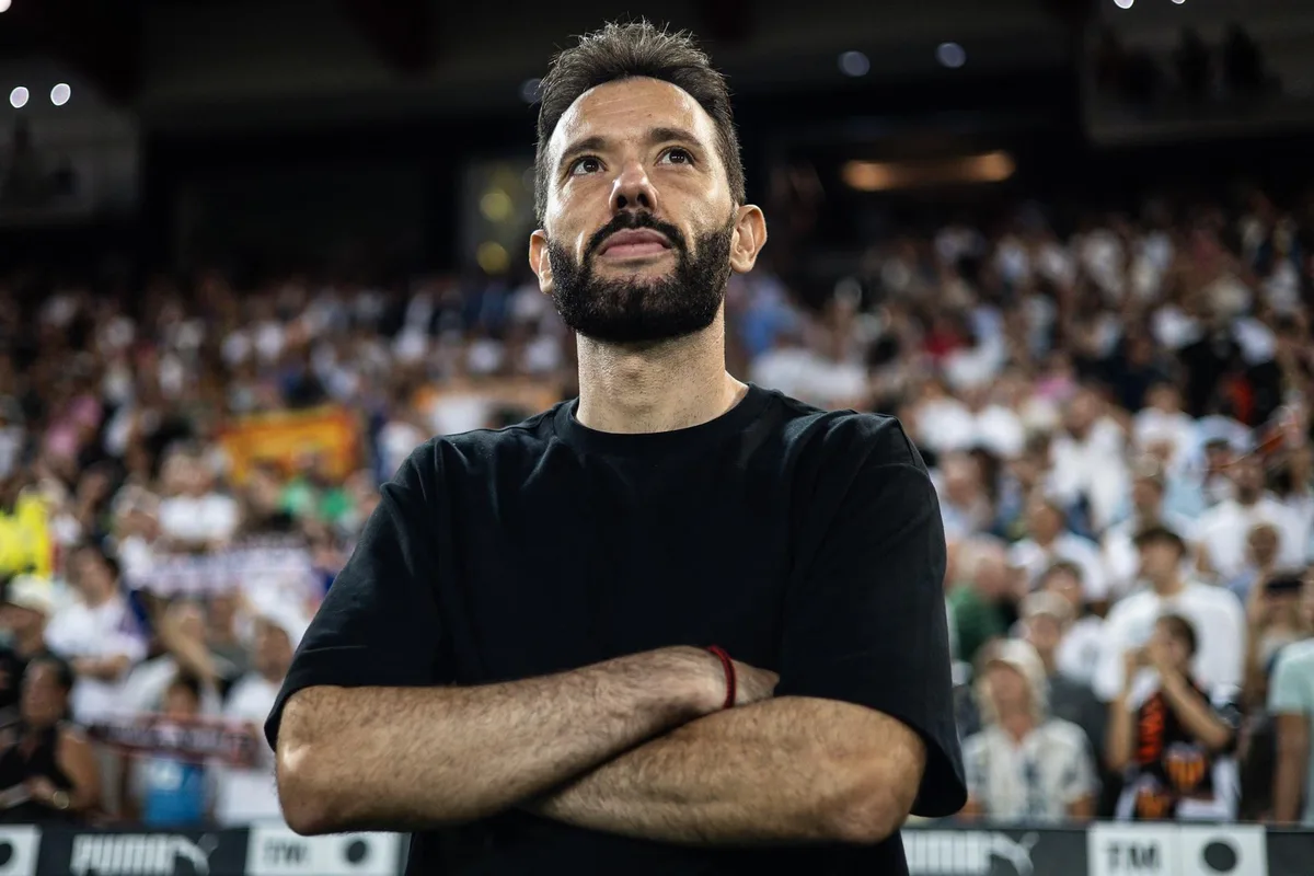El Valencia CF destituye a Carlos Corberán y su cuerpo técnico